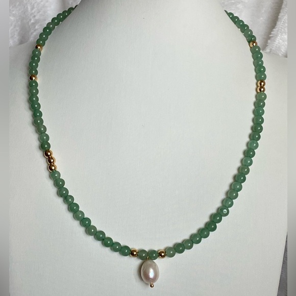 Dainty Jade and gold hematite sterling silver necklace - Picture 7 of 7